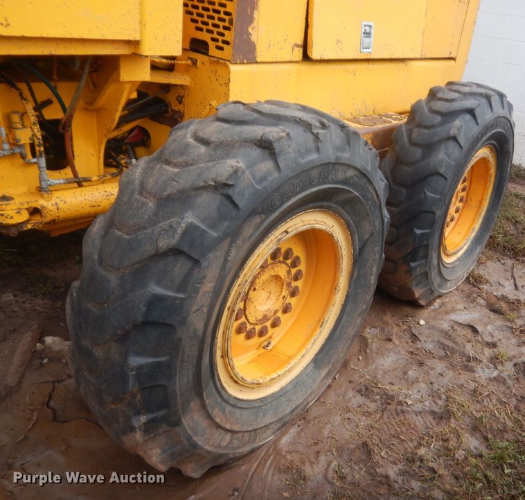 image for item HG9585 1986 John Deere 770B  motor grader