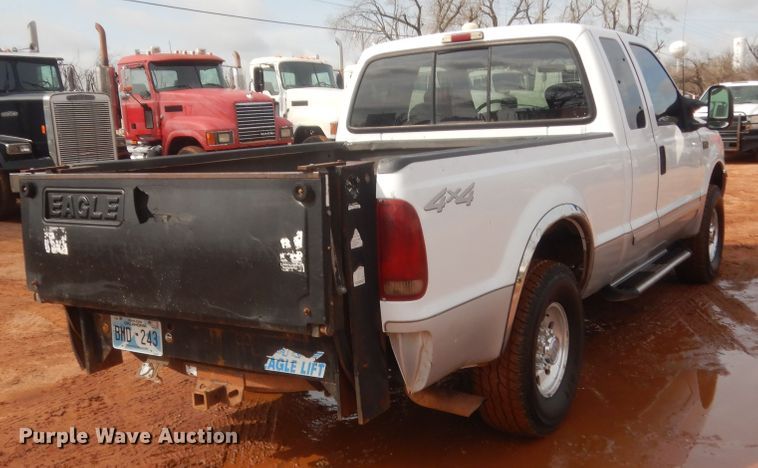 image for item HG9590 2002 Ford F250 Super Duty  SuperCab pickup truck