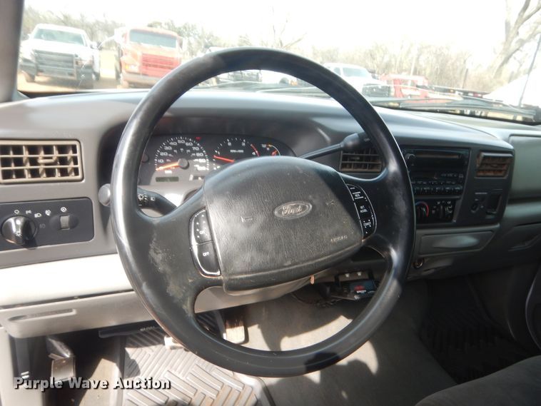 image for item HG9590 2002 Ford F250 Super Duty  SuperCab pickup truck