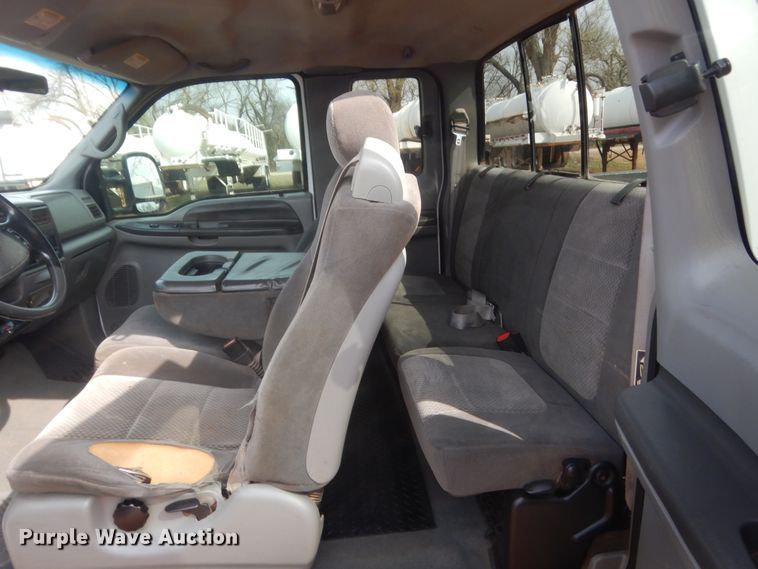 image for item HG9590 2002 Ford F250 Super Duty  SuperCab pickup truck