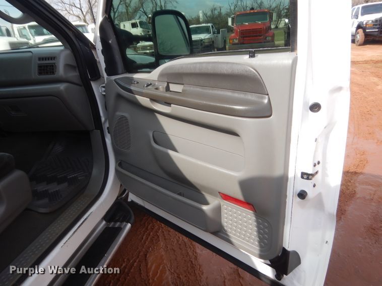 image for item HG9590 2002 Ford F250 Super Duty  SuperCab pickup truck