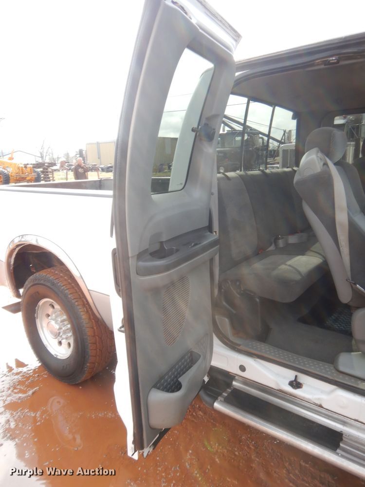 image for item HG9590 2002 Ford F250 Super Duty  SuperCab pickup truck