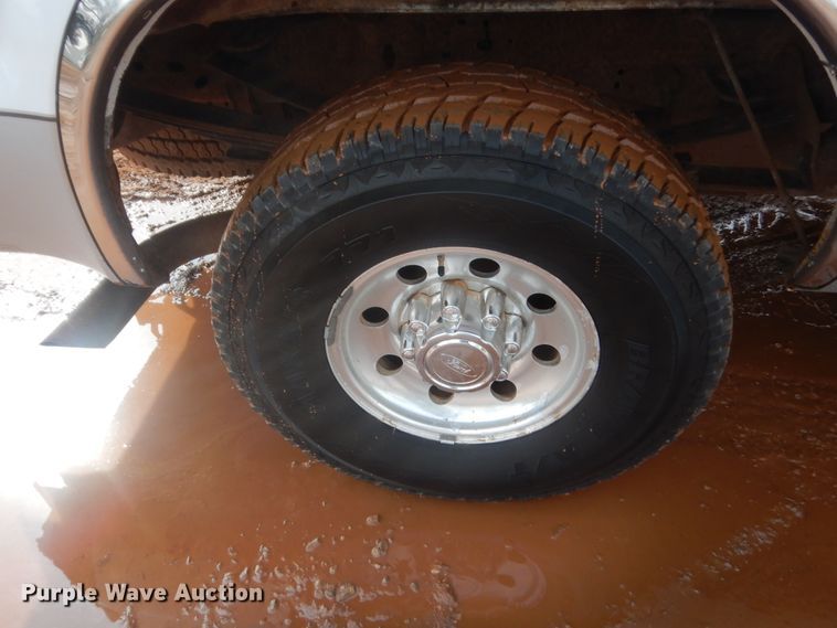 image for item HG9590 2002 Ford F250 Super Duty  SuperCab pickup truck