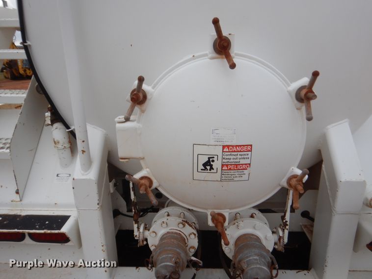 image for item HG9596 2015 PCI Manufacturing 130BBL vacuum trailer