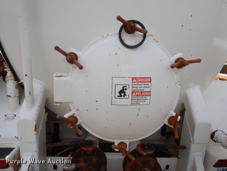 image for item HG9597 2015 PCI Manufacturing vacuum trailer