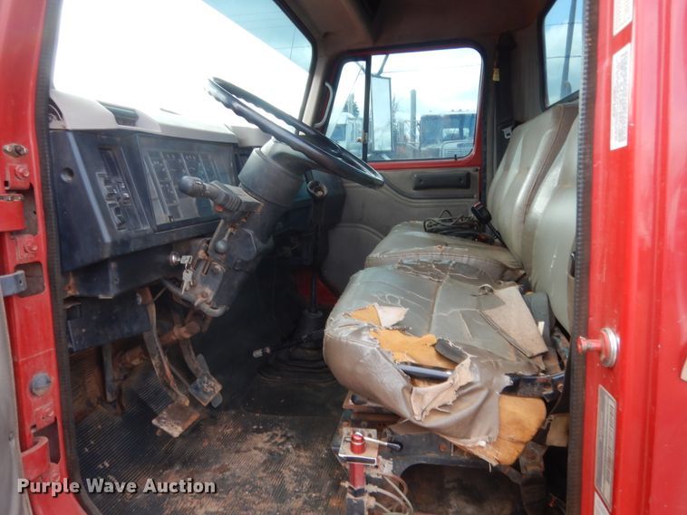 image for item HG9605 1997 International 4700  winch truck