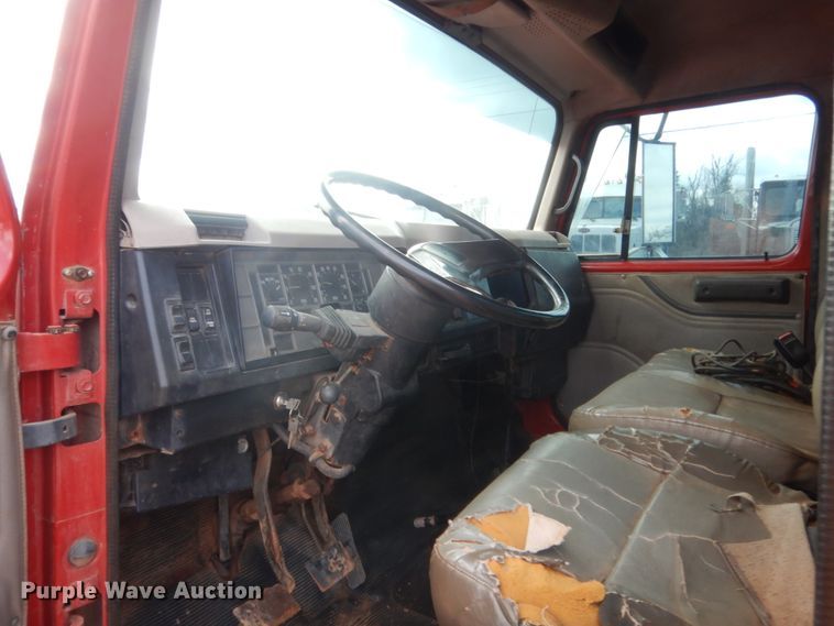 image for item HG9605 1997 International 4700  winch truck