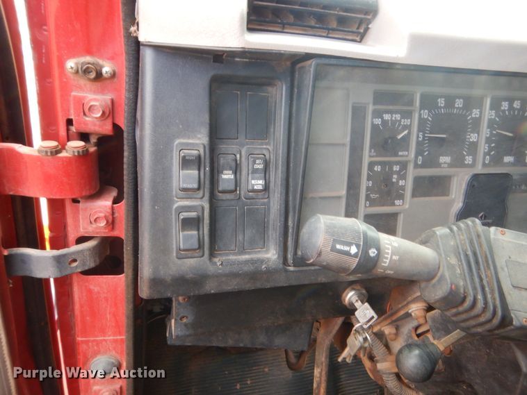 image for item HG9605 1997 International 4700  winch truck