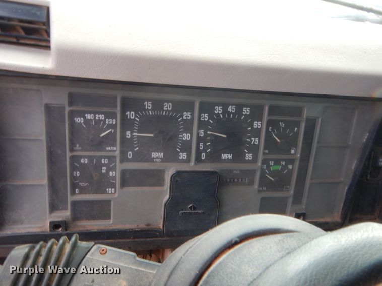 image for item HG9605 1997 International 4700  winch truck