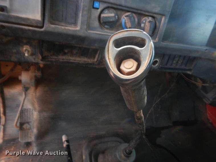 image for item HG9605 1997 International 4700  winch truck