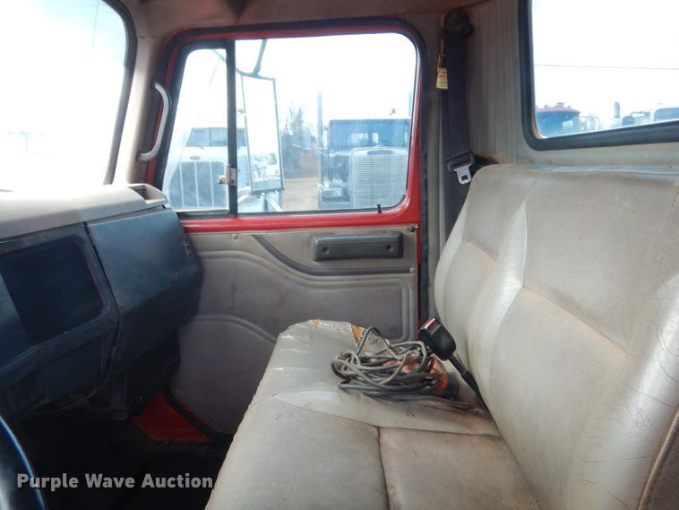 image for item HG9605 1997 International 4700  winch truck