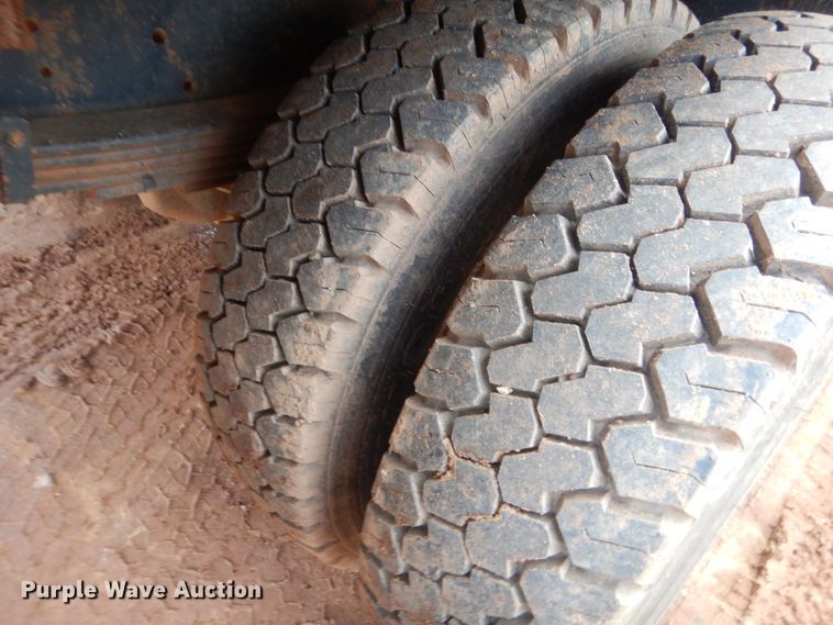 image for item HG9605 1997 International 4700  winch truck