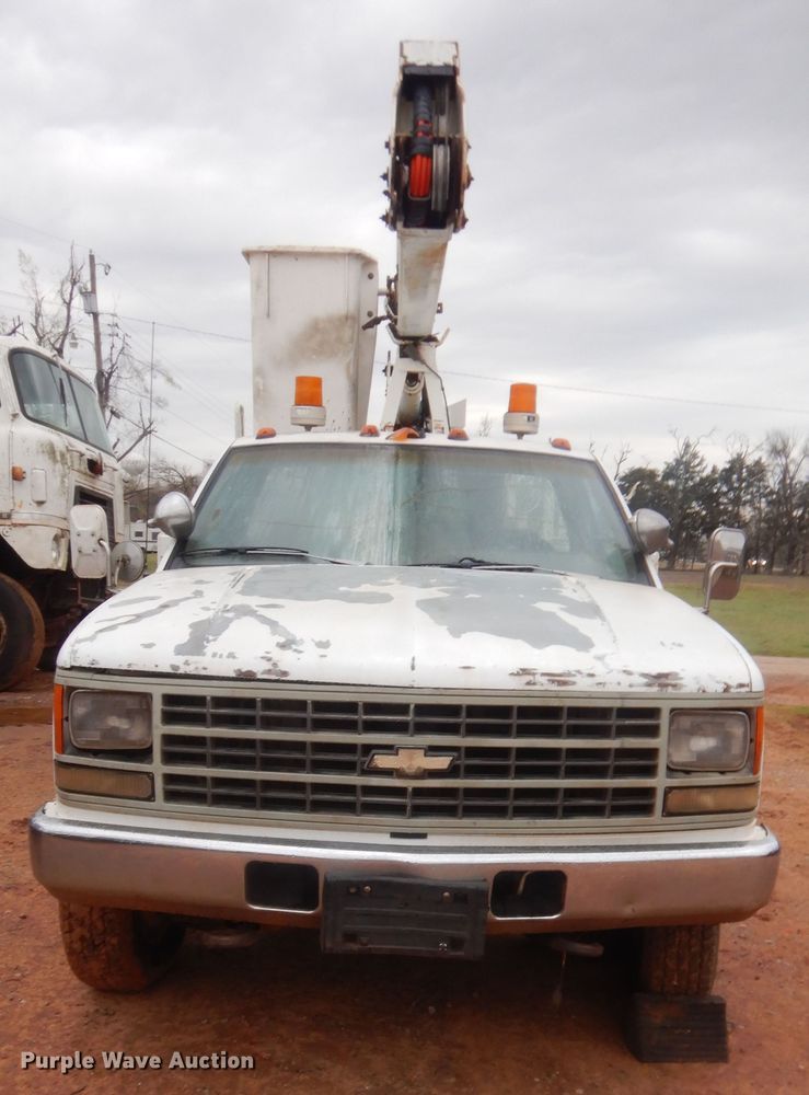 image for item HG9606 1992 Chevrolet C3500  bucket truck