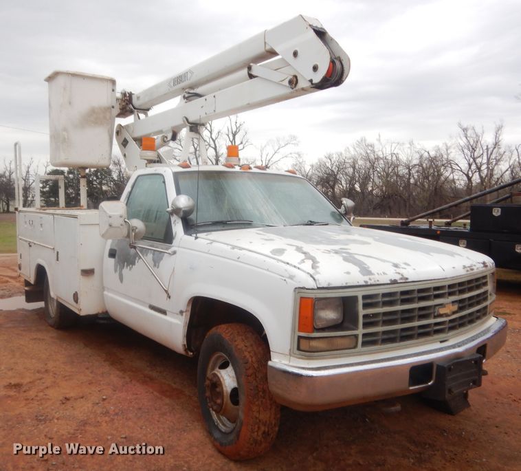image for item HG9606 1992 Chevrolet C3500  bucket truck