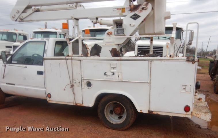 image for item HG9606 1992 Chevrolet C3500  bucket truck
