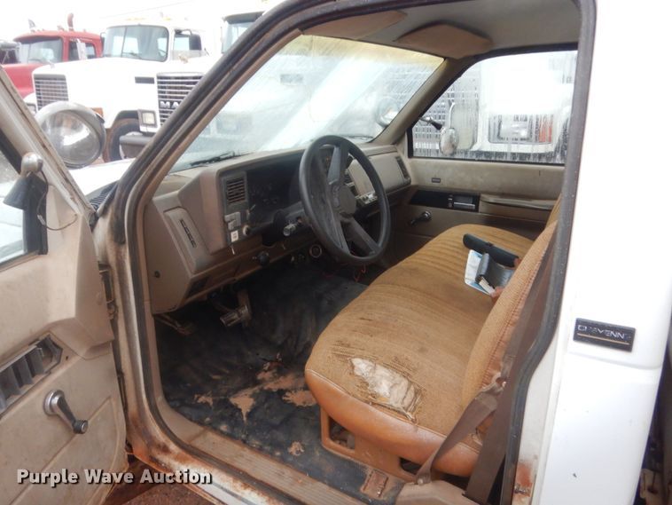 image for item HG9606 1992 Chevrolet C3500  bucket truck