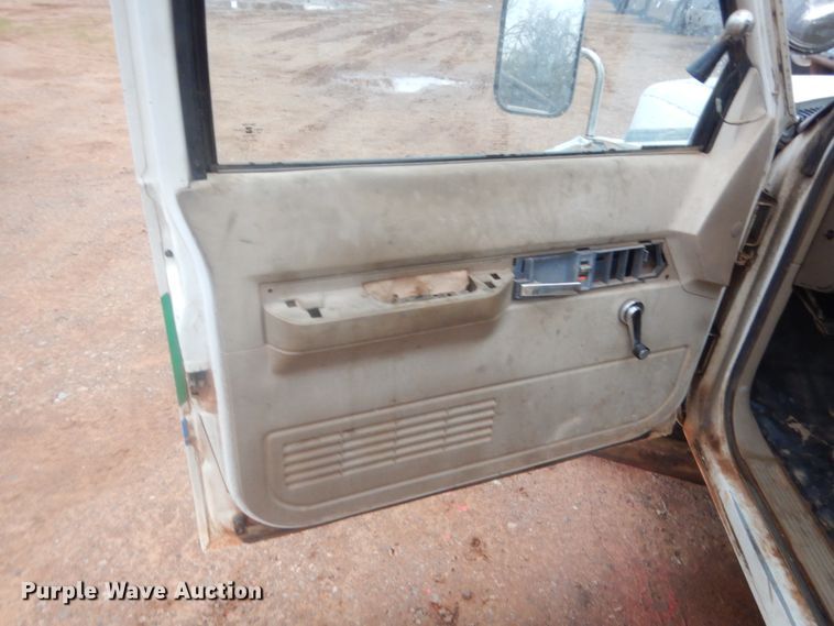 image for item HG9606 1992 Chevrolet C3500  bucket truck