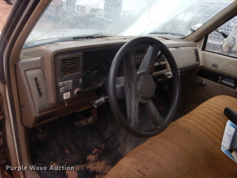 image for item HG9606 1992 Chevrolet C3500  bucket truck