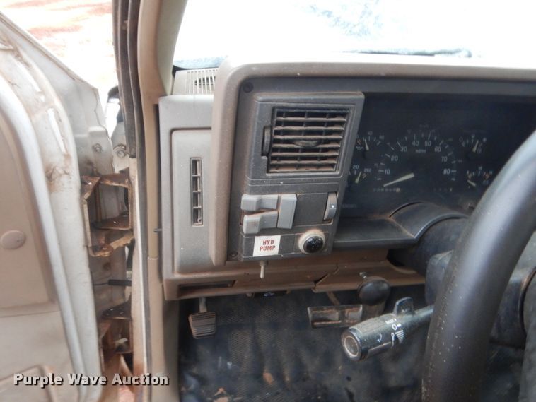 image for item HG9606 1992 Chevrolet C3500  bucket truck