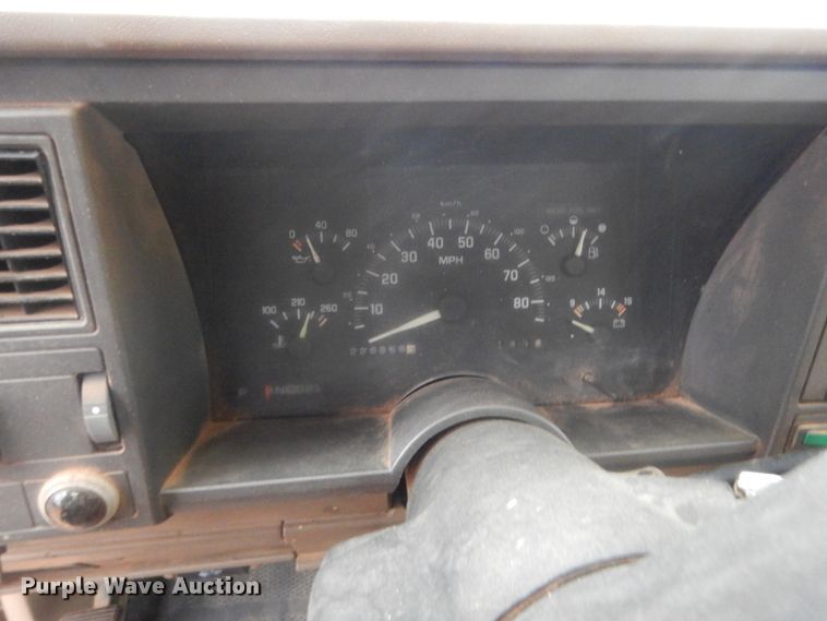 image for item HG9606 1992 Chevrolet C3500  bucket truck