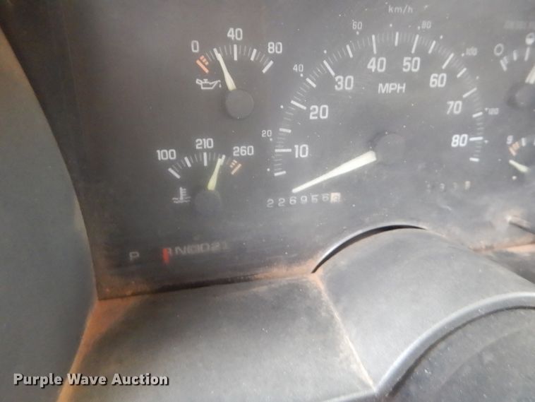 image for item HG9606 1992 Chevrolet C3500  bucket truck