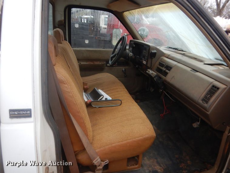 image for item HG9606 1992 Chevrolet C3500  bucket truck