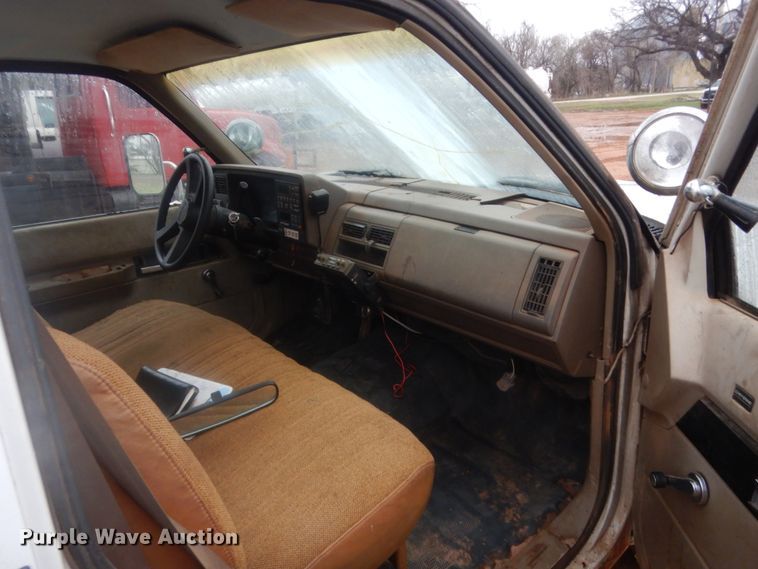 image for item HG9606 1992 Chevrolet C3500  bucket truck