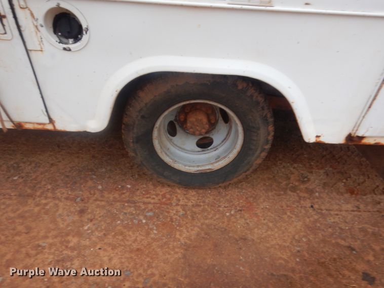 image for item HG9606 1992 Chevrolet C3500  bucket truck