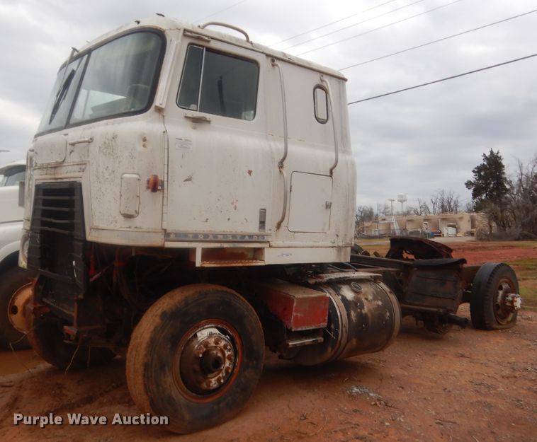 image for item HG9607 International COF4070B  semi truck