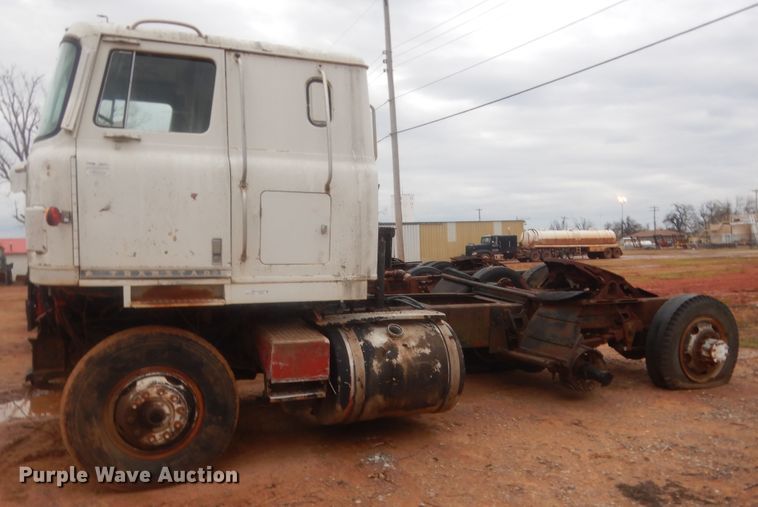 image for item HG9607 International COF4070B  semi truck