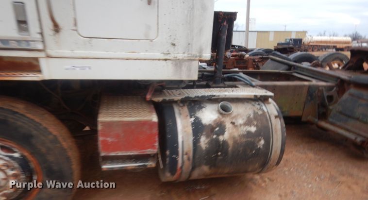 image for item HG9607 International COF4070B  semi truck