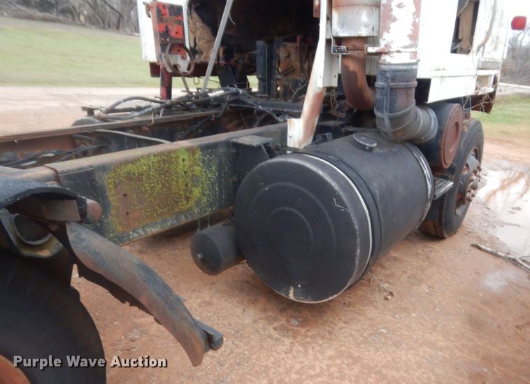 image for item HG9607 International COF4070B  semi truck