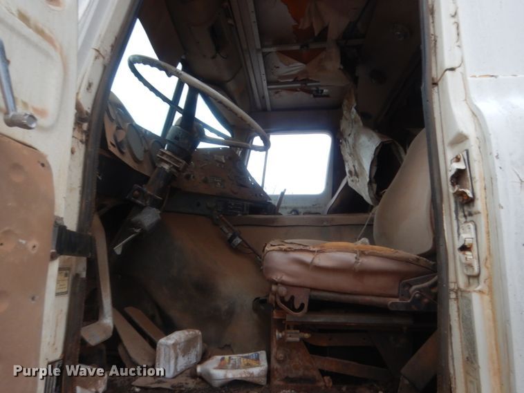 image for item HG9607 International COF4070B  semi truck