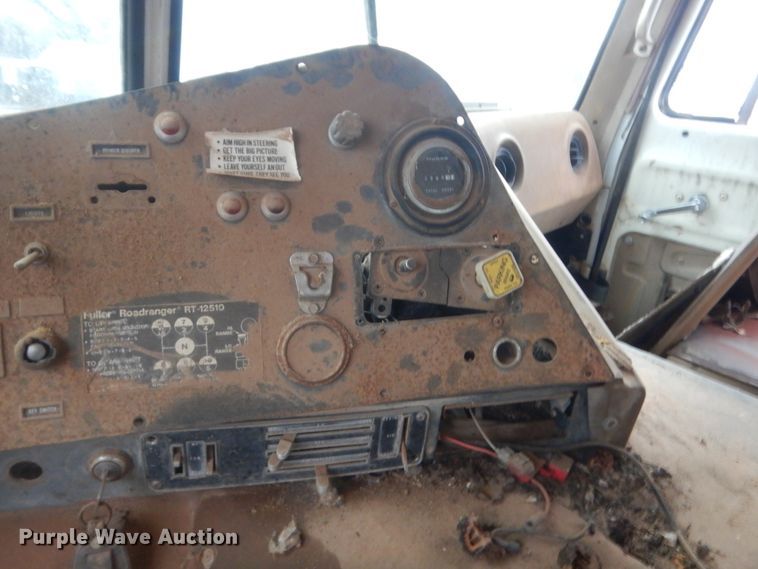 image for item HG9607 International COF4070B  semi truck