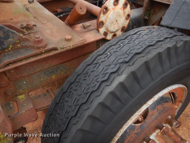 image for item HG9607 International COF4070B  semi truck