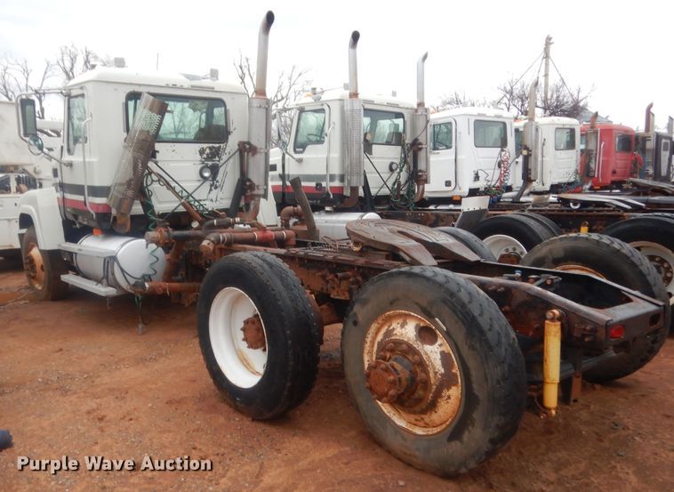 image for item HG9608 2007 Mack CHN613  semi truck