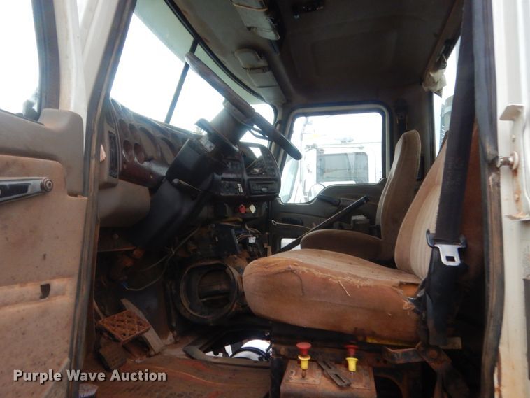 image for item HG9608 2007 Mack CHN613  semi truck