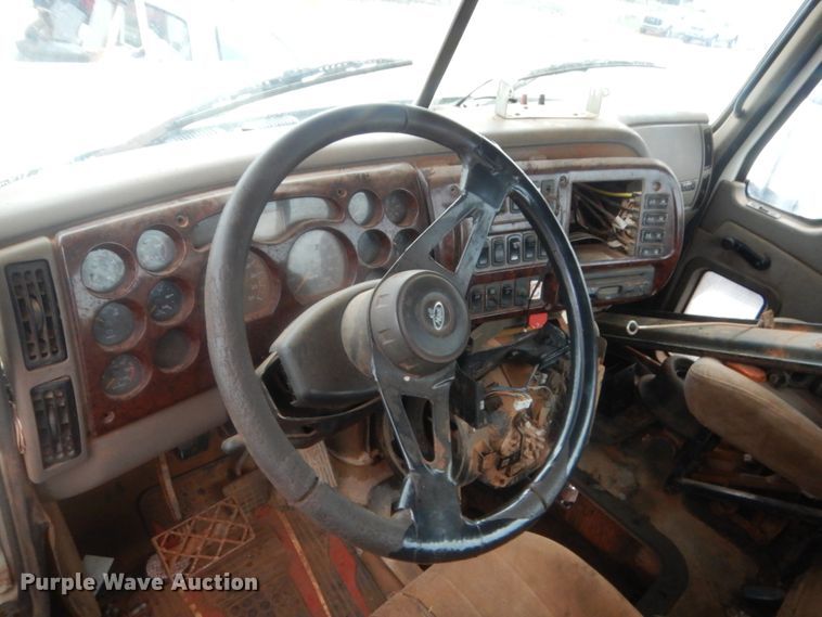 image for item HG9608 2007 Mack CHN613  semi truck