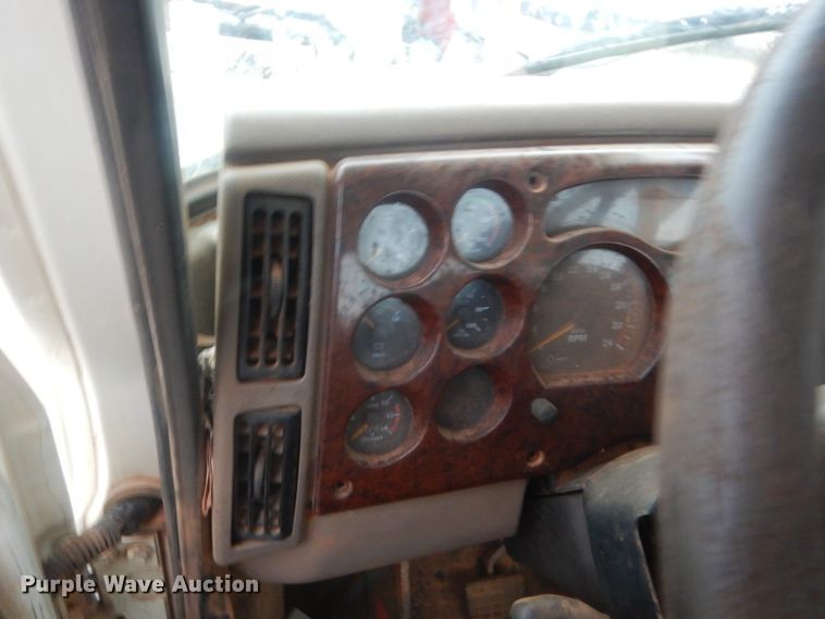 image for item HG9608 2007 Mack CHN613  semi truck