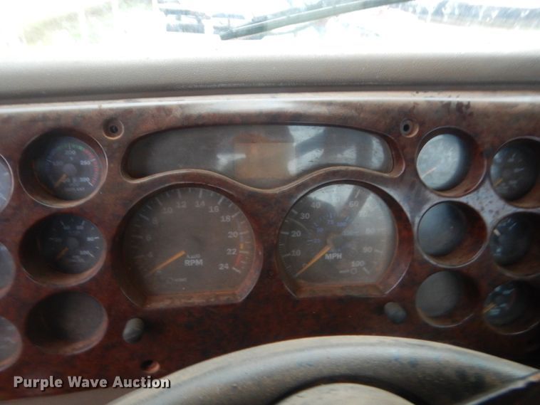 image for item HG9608 2007 Mack CHN613  semi truck