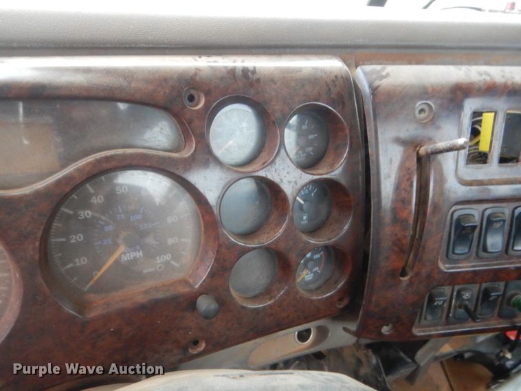 image for item HG9608 2007 Mack CHN613  semi truck