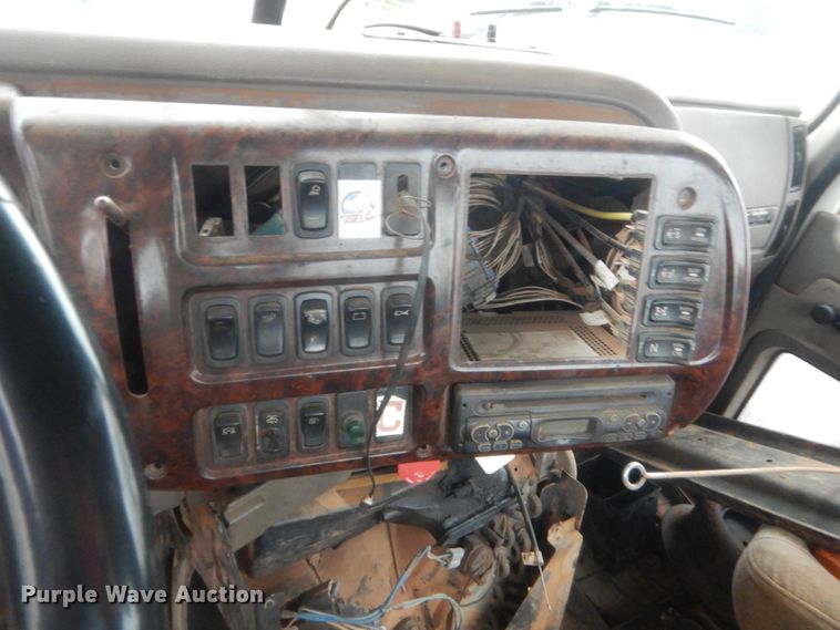 image for item HG9608 2007 Mack CHN613  semi truck