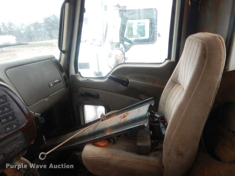 image for item HG9608 2007 Mack CHN613  semi truck