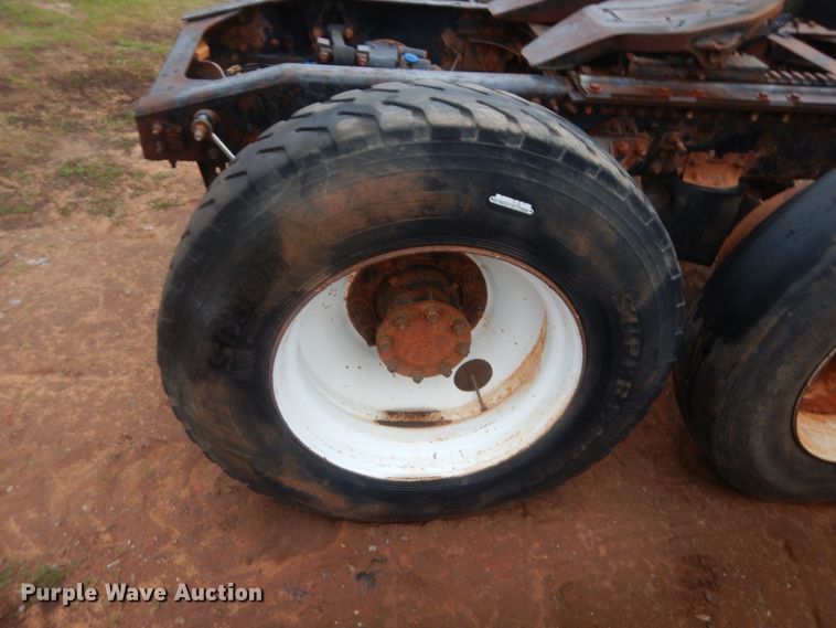 image for item HG9608 2007 Mack CHN613  semi truck