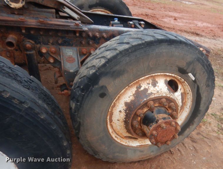 image for item HG9608 2007 Mack CHN613  semi truck