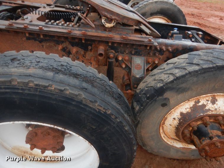 image for item HG9608 2007 Mack CHN613  semi truck