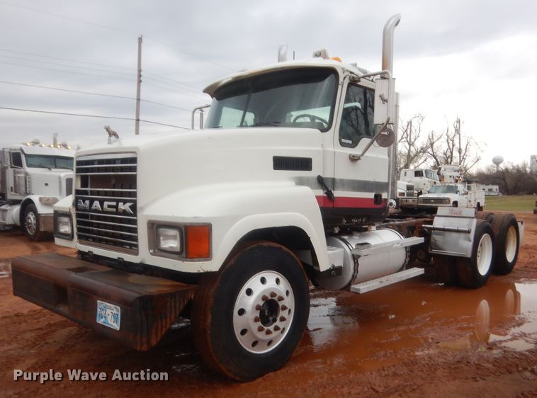 image for item HG9609 2007 Mack CHN  semi truck