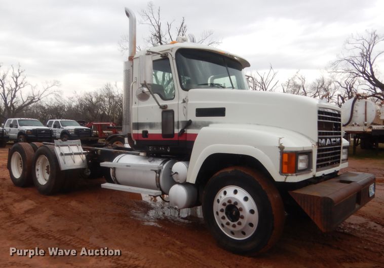 image for item HG9609 2007 Mack CHN  semi truck