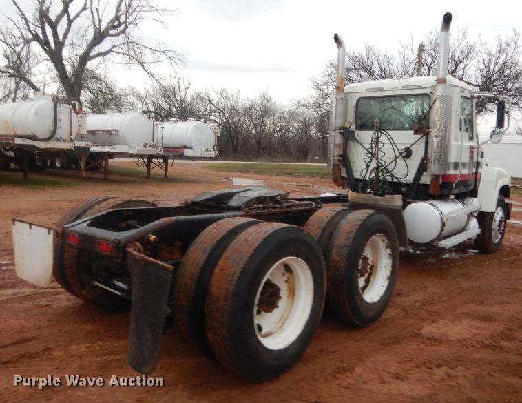 image for item HG9609 2007 Mack CHN  semi truck