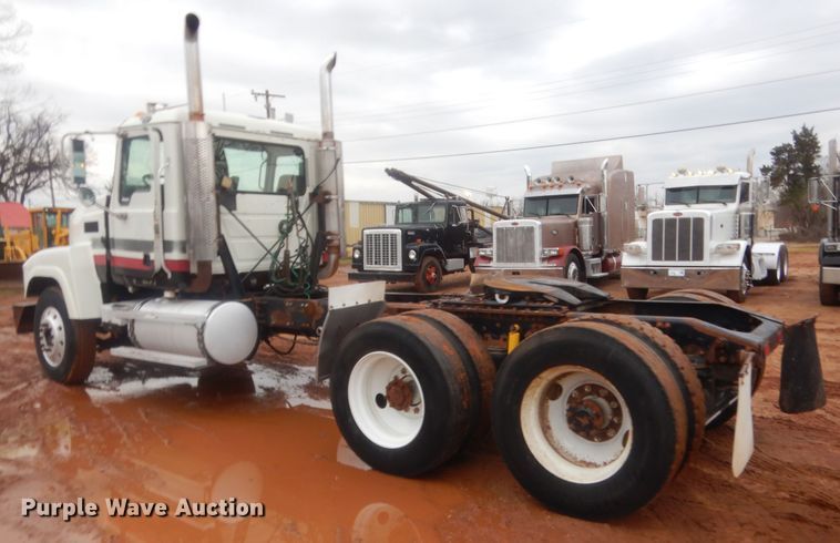 image for item HG9609 2007 Mack CHN  semi truck